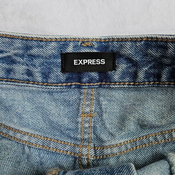 New Express Boyfriend Midi Mid Rise Distressed Drop Hem Denim Shorts Size 4 - Picture 7 of 16